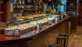 Cómo elegir vino en un bar y por qué Rioja Alavesa nunca falla